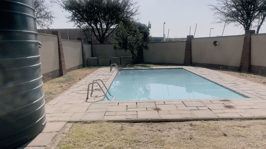 1 Bedroom Property for Sale in Halfway Gardens Gauteng