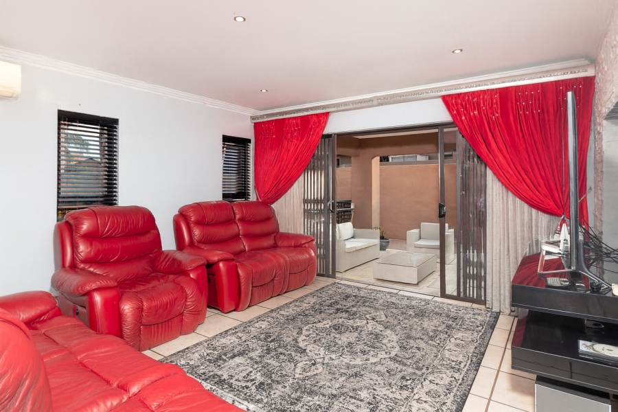 4 Bedroom Property for Sale in North Riding Gauteng