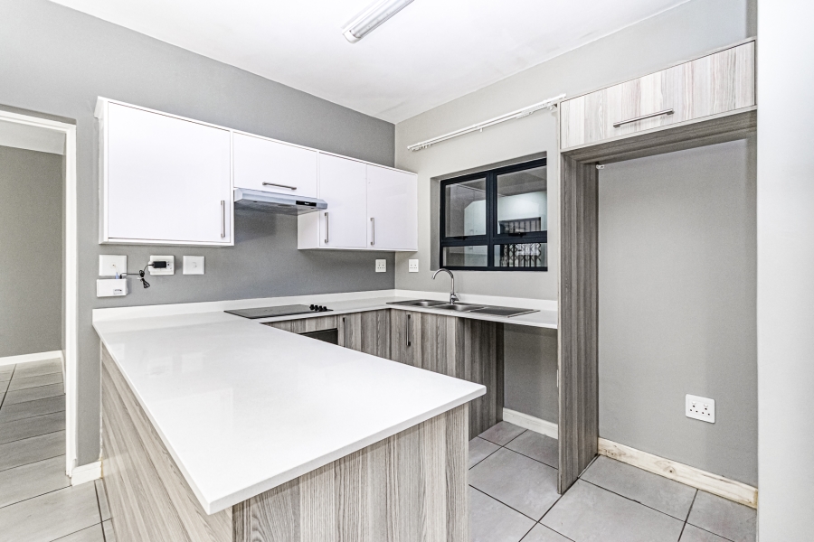2 Bedroom Property for Sale in Die Hoewes Gauteng