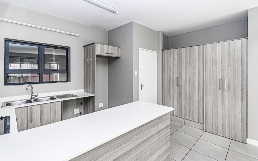 2 Bedroom Property for Sale in Die Hoewes Gauteng