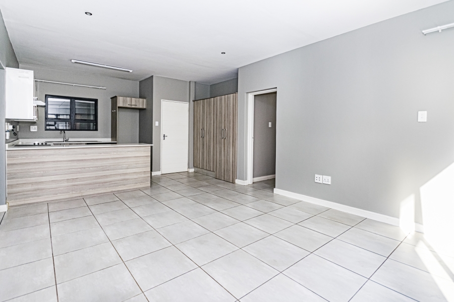 2 Bedroom Property for Sale in Die Hoewes Gauteng