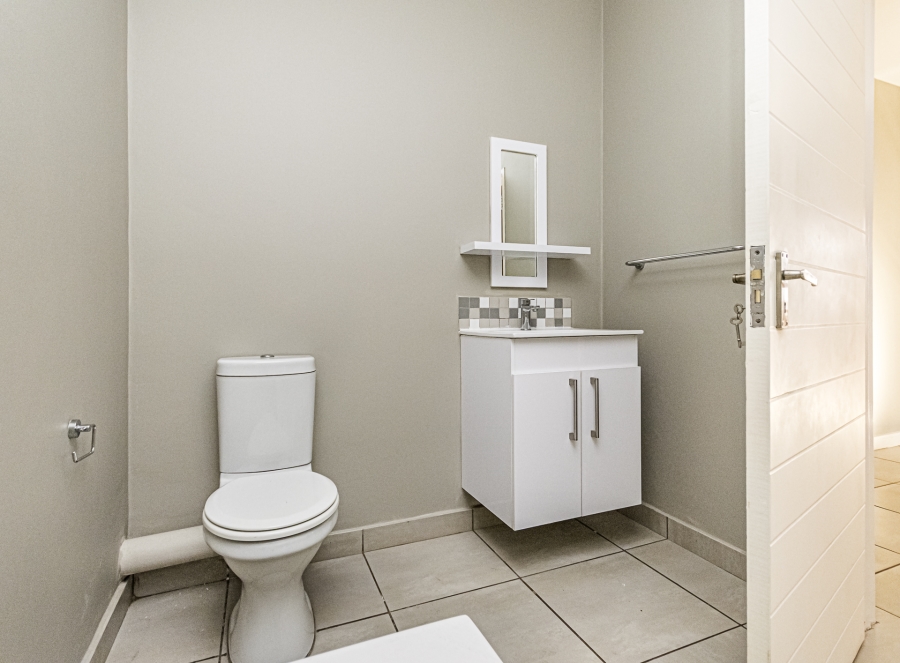 2 Bedroom Property for Sale in Die Hoewes Gauteng