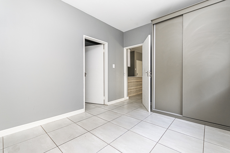 2 Bedroom Property for Sale in Die Hoewes Gauteng