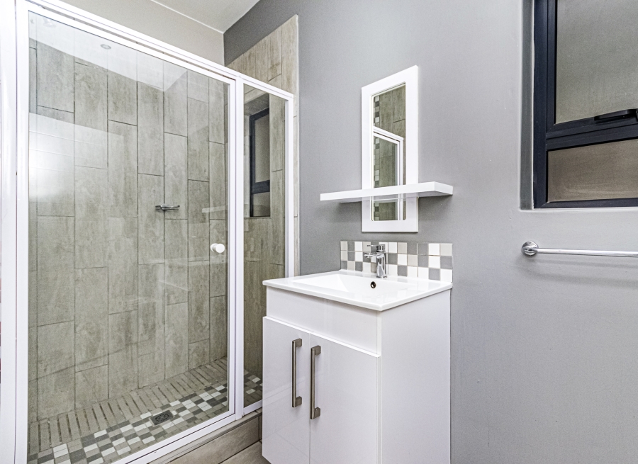 2 Bedroom Property for Sale in Die Hoewes Gauteng