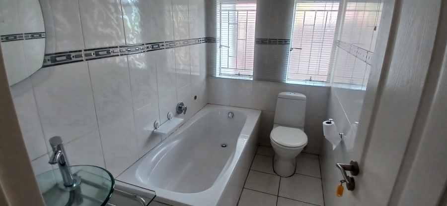3 Bedroom Property for Sale in Ormonde Gauteng