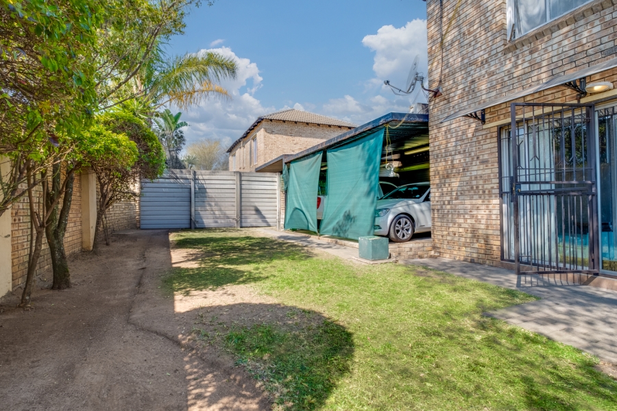 2 Bedroom Property for Sale in Allens Nek Gauteng