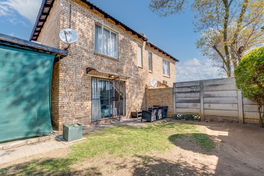2 Bedroom Property for Sale in Allens Nek Gauteng