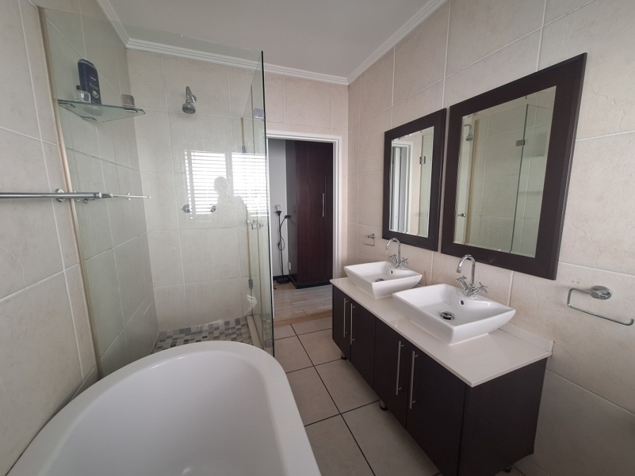 3 Bedroom Property for Sale in Greenstone Hill Gauteng