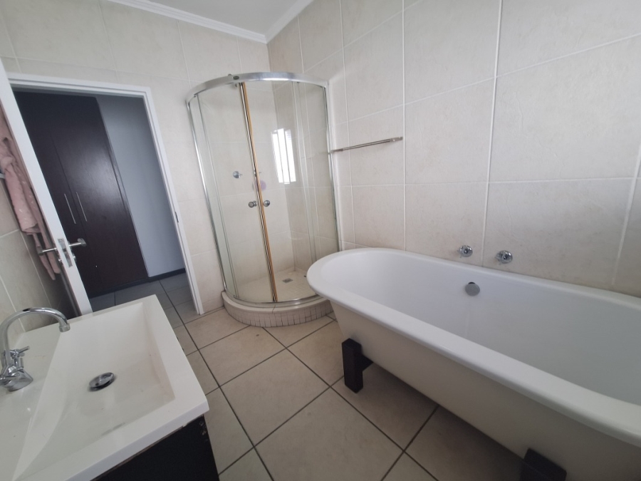 3 Bedroom Property for Sale in Greenstone Hill Gauteng