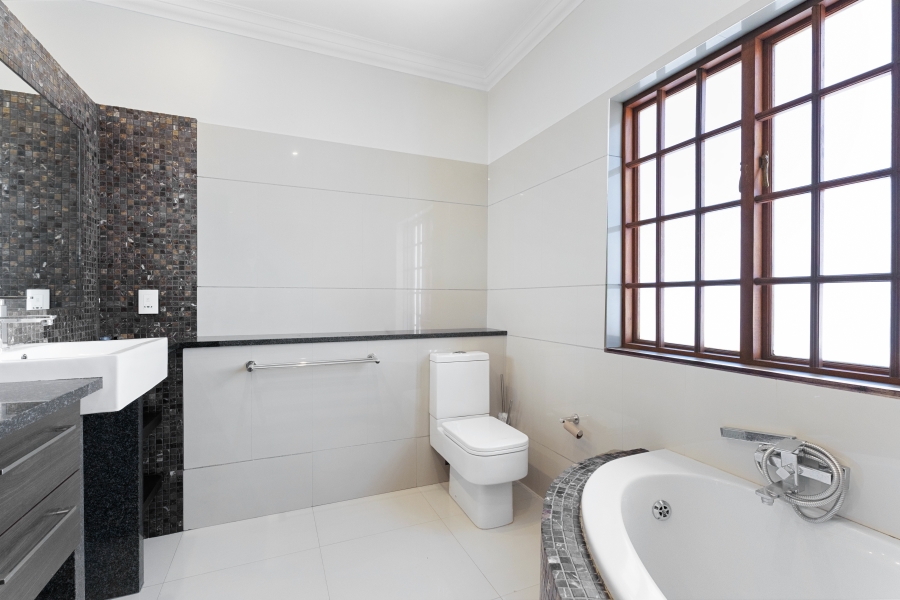 5 Bedroom Property for Sale in Bryanston Gauteng
