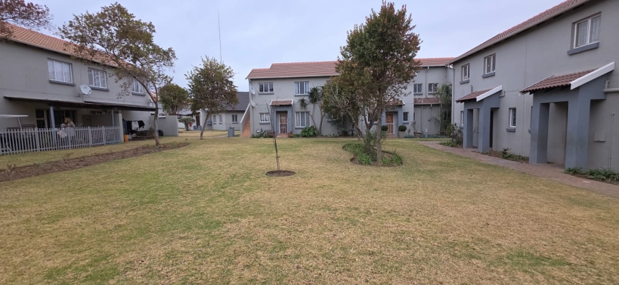To Let 2 Bedroom Property for Rent in Greenstone Hill Gauteng