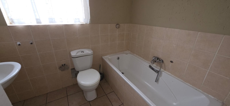 To Let 2 Bedroom Property for Rent in Greenstone Hill Gauteng