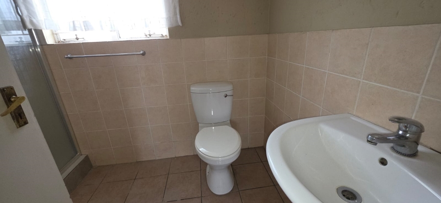 To Let 2 Bedroom Property for Rent in Greenstone Hill Gauteng
