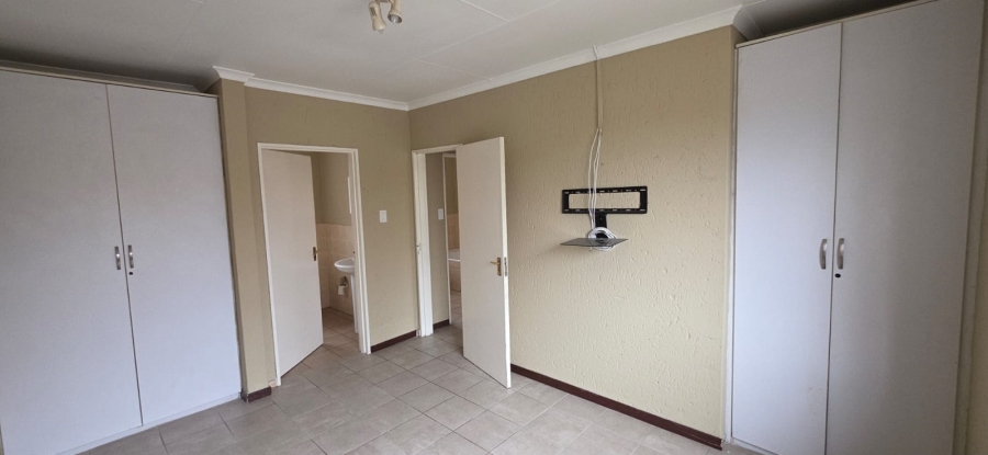 To Let 2 Bedroom Property for Rent in Greenstone Hill Gauteng
