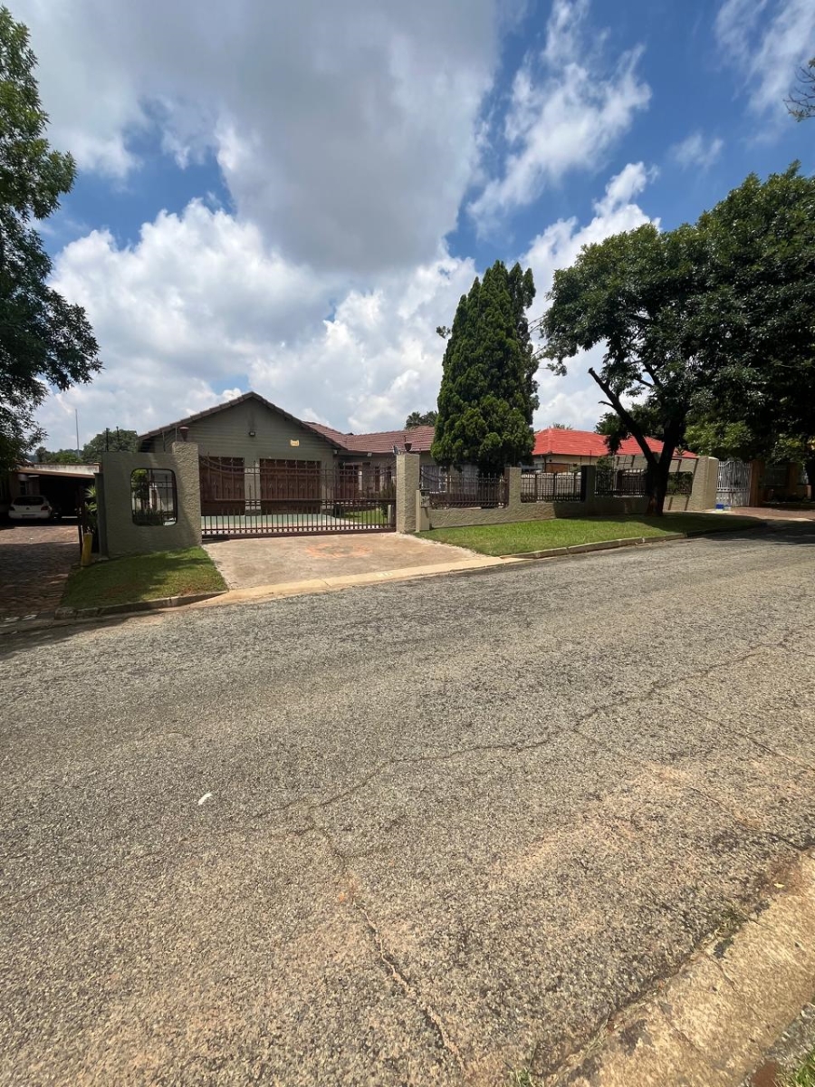 4 Bedroom Property for Sale in Hurlyvale Gauteng