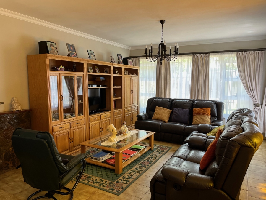 4 Bedroom Property for Sale in Hurlyvale Gauteng