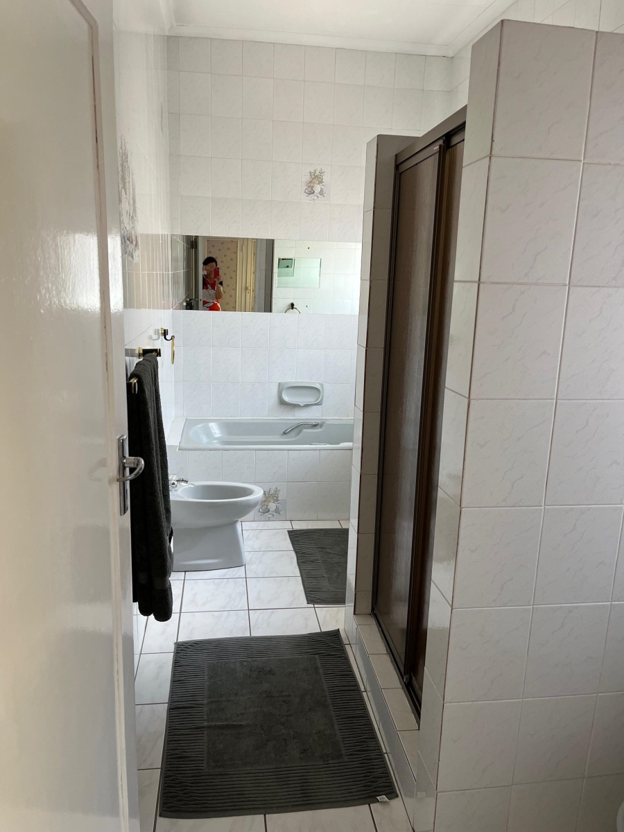 4 Bedroom Property for Sale in Hurlyvale Gauteng