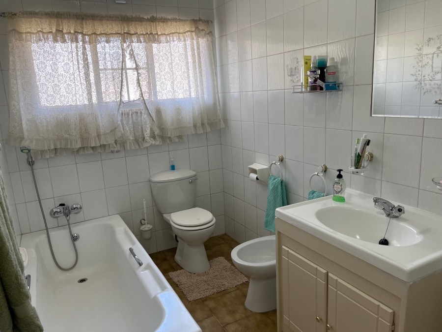4 Bedroom Property for Sale in Hurlyvale Gauteng