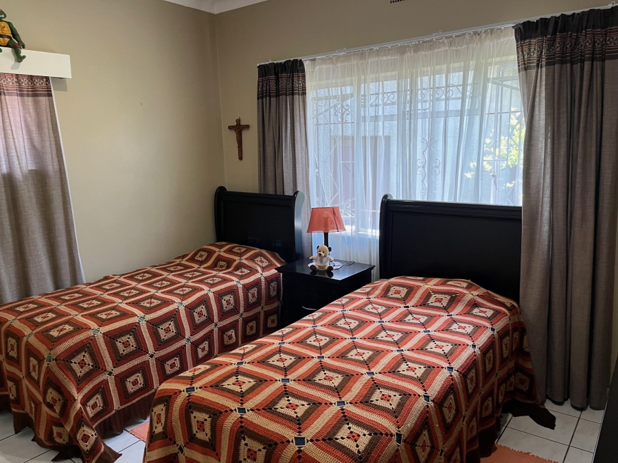 4 Bedroom Property for Sale in Hurlyvale Gauteng