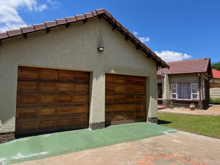 4 Bedroom Property for Sale in Hurlyvale Gauteng