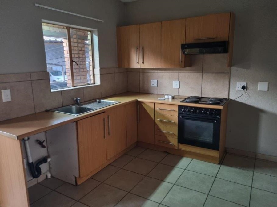 To Let 2 Bedroom Property for Rent in Krugersrus Gauteng