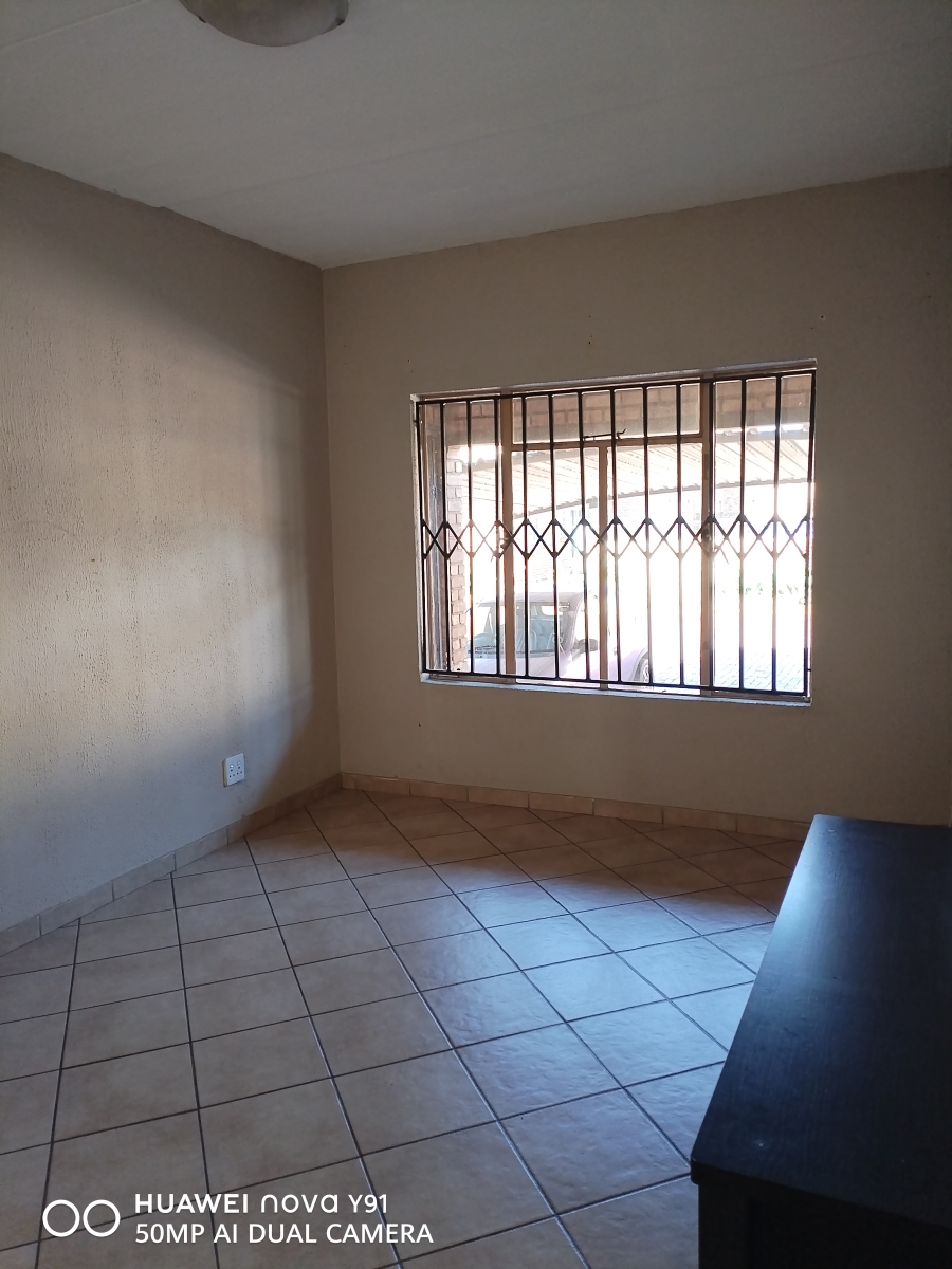To Let 2 Bedroom Property for Rent in Krugersrus Gauteng
