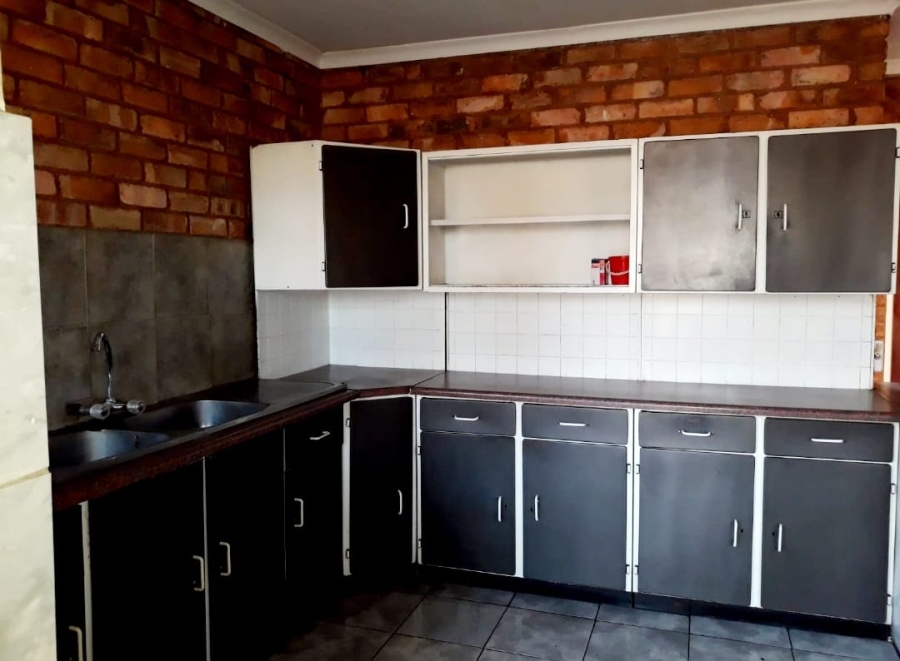 9 Bedroom Property for Sale in Pretoria North Gauteng