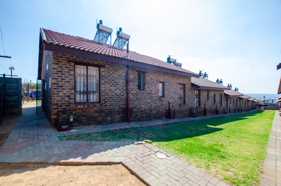 2 Bedroom Property for Sale in Olievenhoutbosch Gauteng