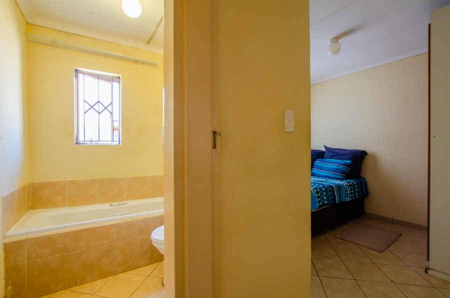 2 Bedroom Property for Sale in Olievenhoutbosch Gauteng