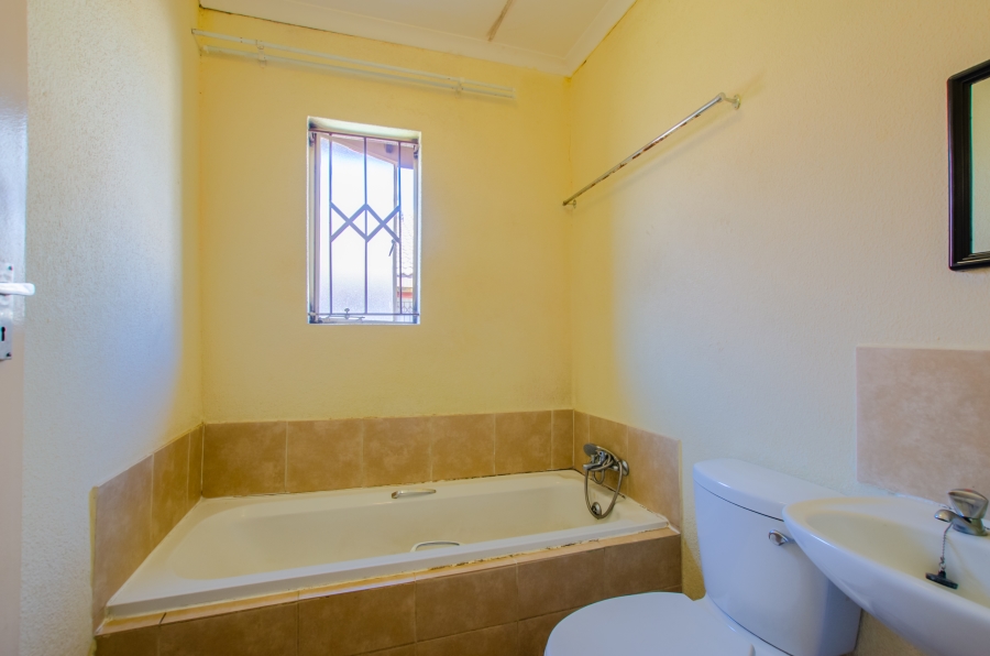 2 Bedroom Property for Sale in Olievenhoutbosch Gauteng