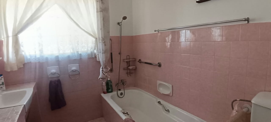 4 Bedroom Property for Sale in Glen Donald A H Gauteng