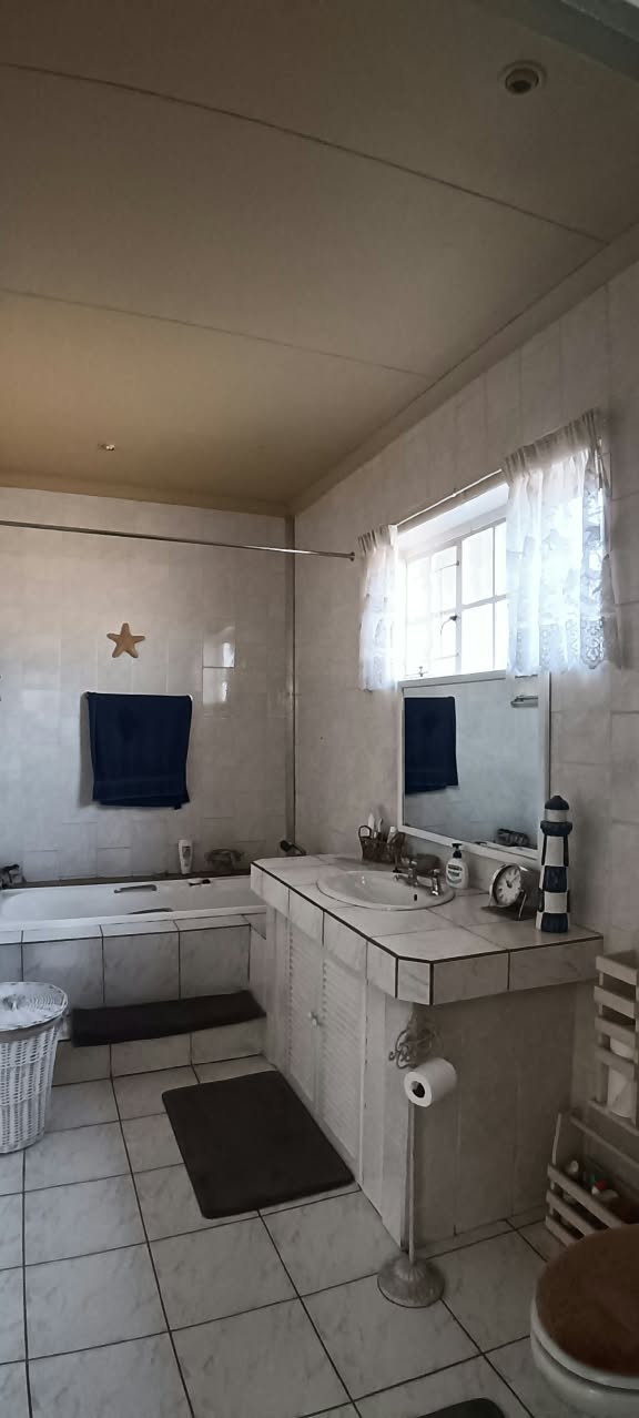 4 Bedroom Property for Sale in Glen Donald A H Gauteng
