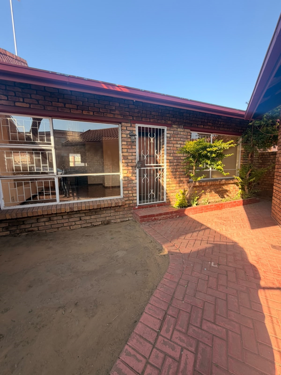 2 Bedroom Property for Sale in Vanderbijlpark CW 3 Gauteng