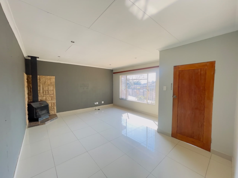 To Let 4 Bedroom Property for Rent in Rooihuiskraal Gauteng