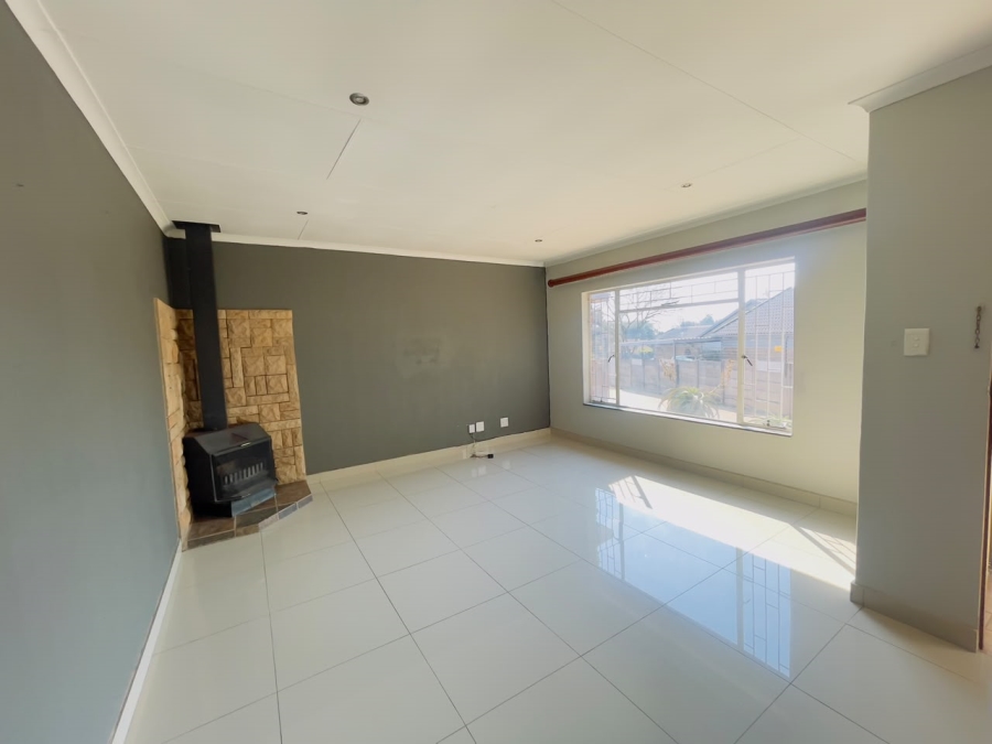 To Let 4 Bedroom Property for Rent in Rooihuiskraal Gauteng