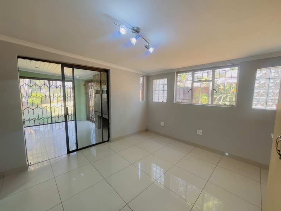 To Let 4 Bedroom Property for Rent in Rooihuiskraal Gauteng