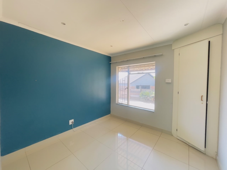 To Let 4 Bedroom Property for Rent in Rooihuiskraal Gauteng