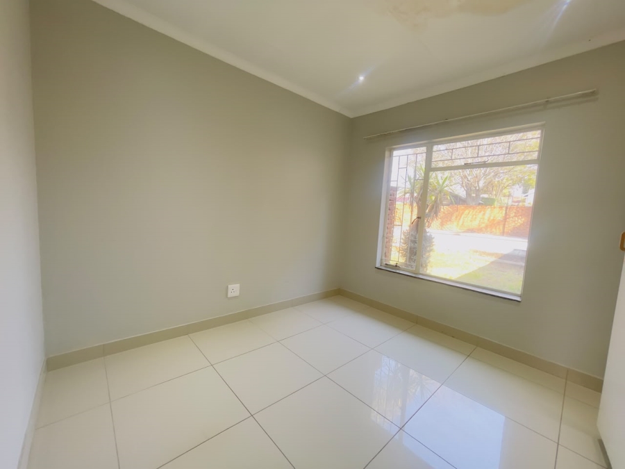 To Let 4 Bedroom Property for Rent in Rooihuiskraal Gauteng