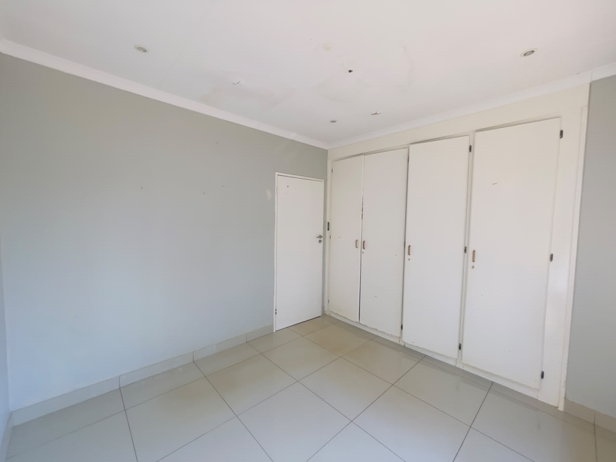 To Let 4 Bedroom Property for Rent in Rooihuiskraal Gauteng