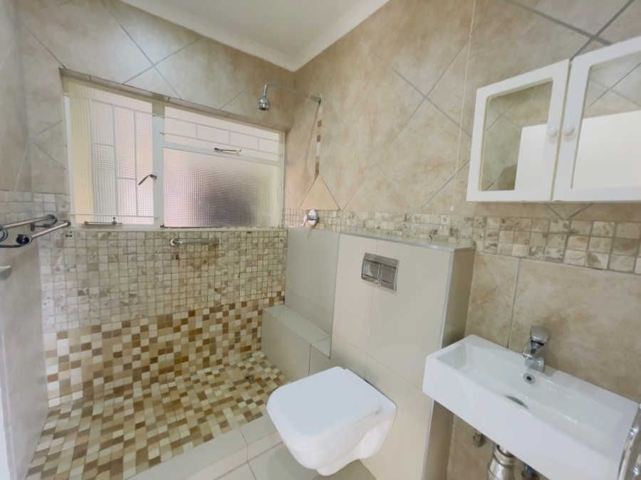To Let 4 Bedroom Property for Rent in Rooihuiskraal Gauteng