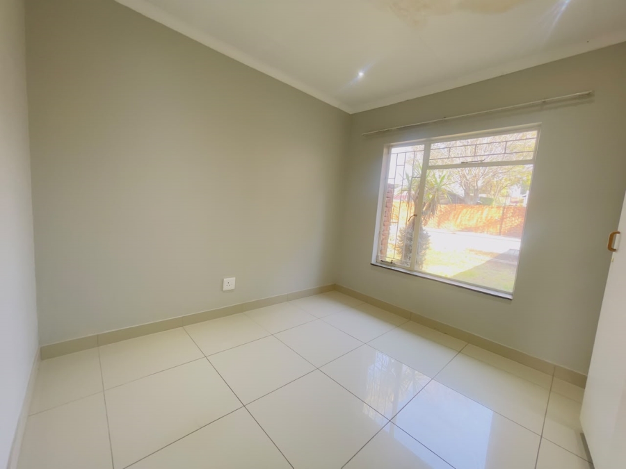 To Let 4 Bedroom Property for Rent in Rooihuiskraal Gauteng