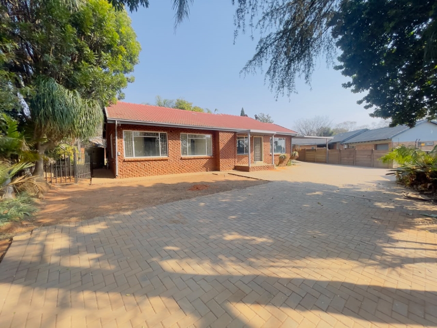 To Let 4 Bedroom Property for Rent in Rooihuiskraal Gauteng