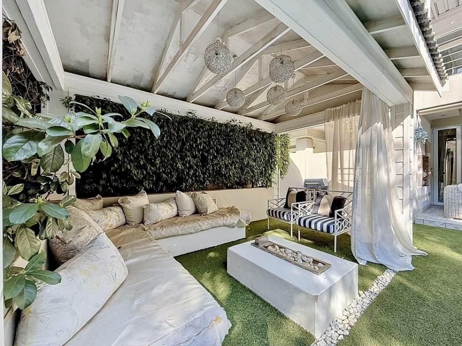 5 Bedroom Property for Sale in Silver Lakes Golf Estate Gauteng