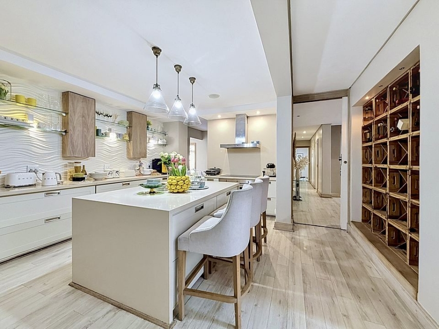5 Bedroom Property for Sale in Silver Lakes Golf Estate Gauteng
