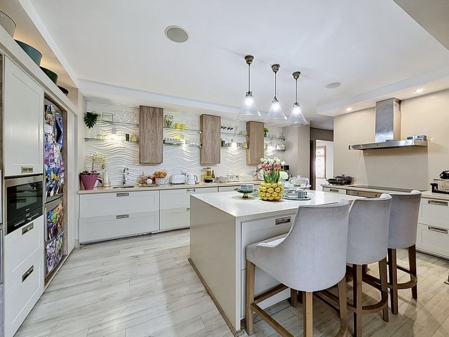 5 Bedroom Property for Sale in Silver Lakes Golf Estate Gauteng