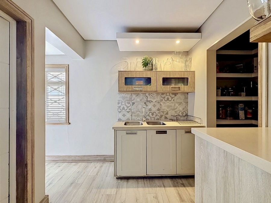 5 Bedroom Property for Sale in Silver Lakes Golf Estate Gauteng