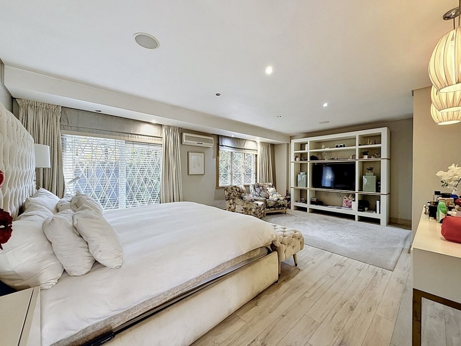 5 Bedroom Property for Sale in Silver Lakes Golf Estate Gauteng