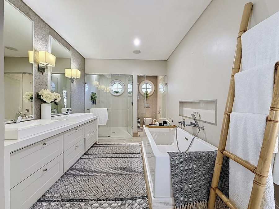 5 Bedroom Property for Sale in Silver Lakes Golf Estate Gauteng