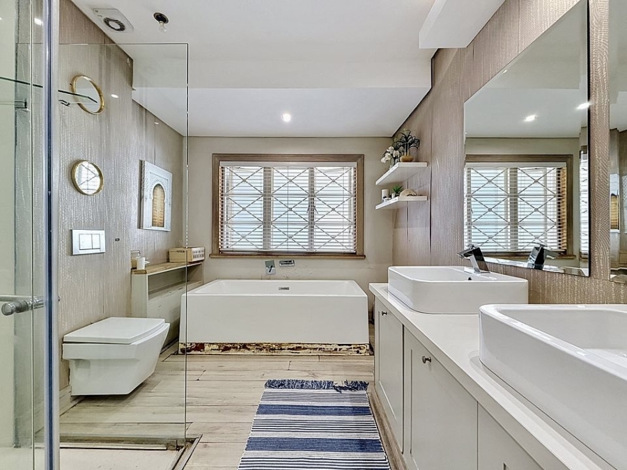 5 Bedroom Property for Sale in Silver Lakes Golf Estate Gauteng