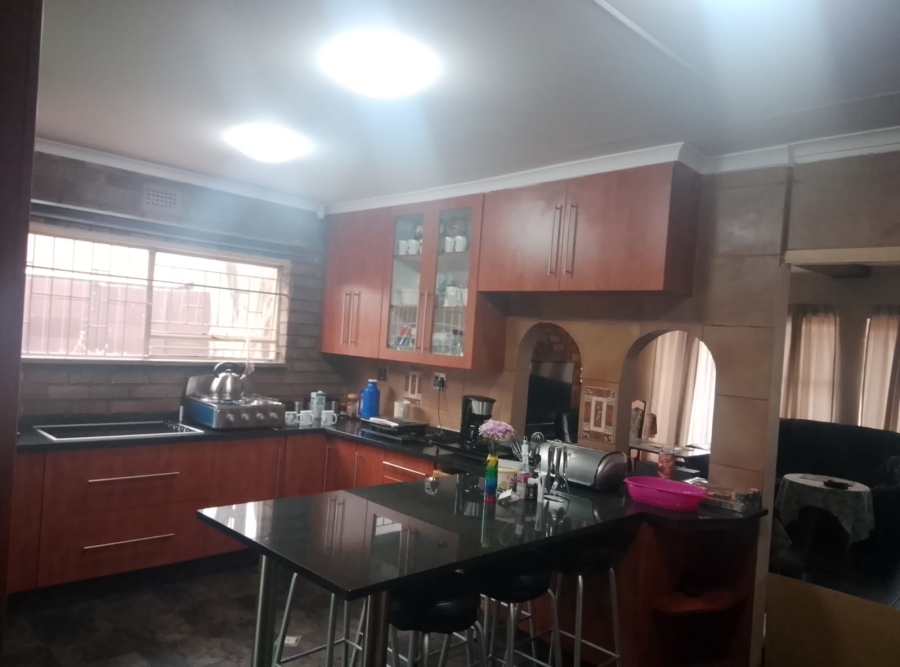 4 Bedroom Property for Sale in Lodeyko Gauteng